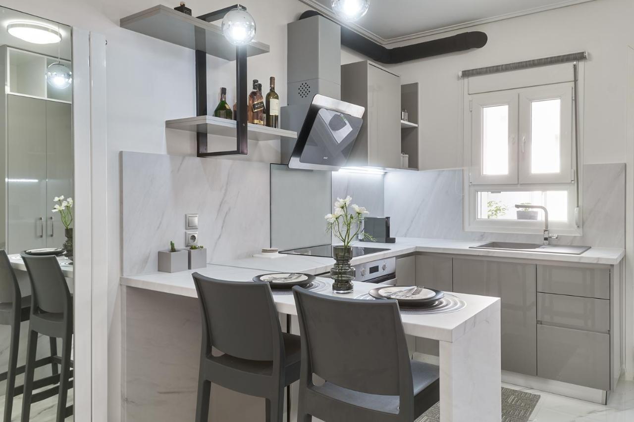 Modern For Two, Lesvos