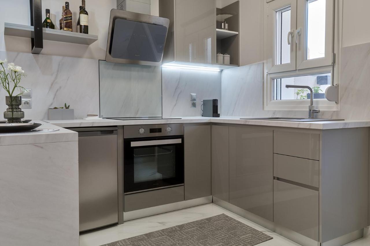 Modern For Two, Lesvos